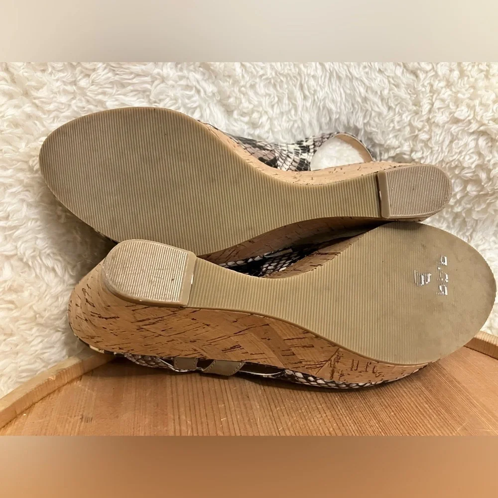 Marc Fisher Peep Toe Snakeskin Cork Wedges Platform Heels Size 6